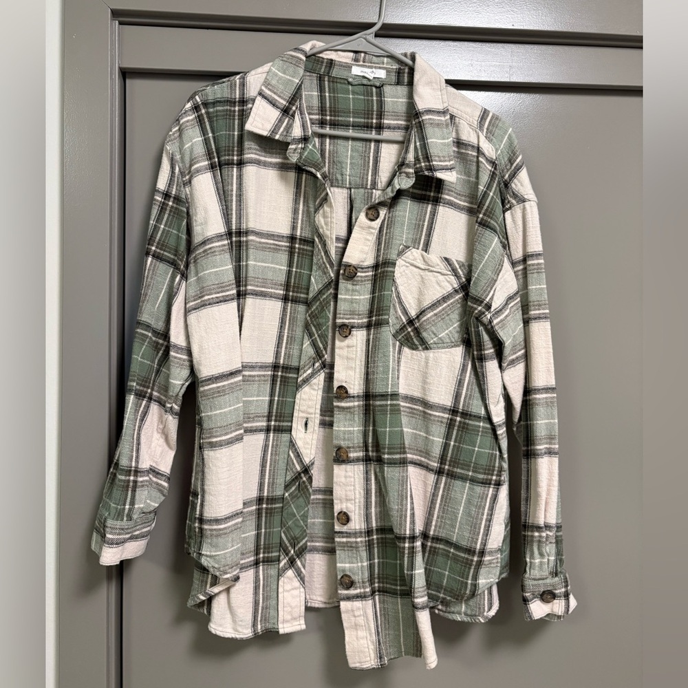 Maurices women’s sage green flannel